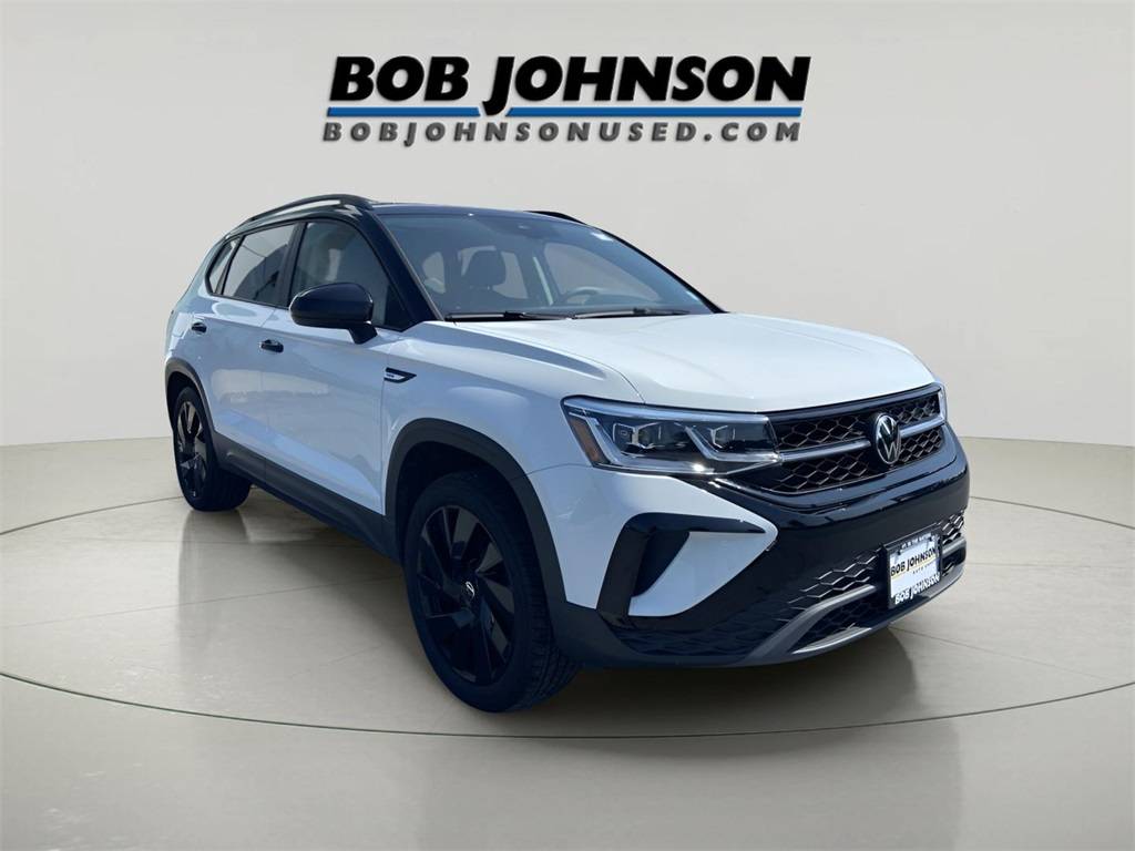 2024 Volkswagen Taos SE Black — SUV — 10,111 mi — Watertown, NY
