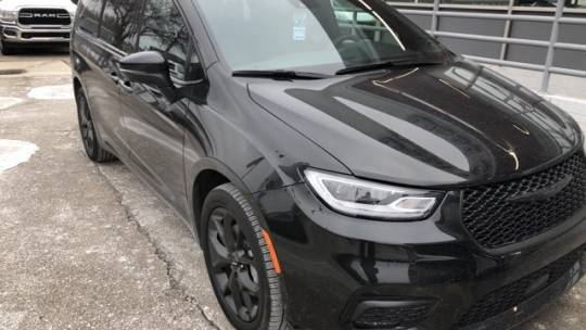 2023 Chrysler Pacifica Touring L — Minivan — 16,028 mi — Warren, MI