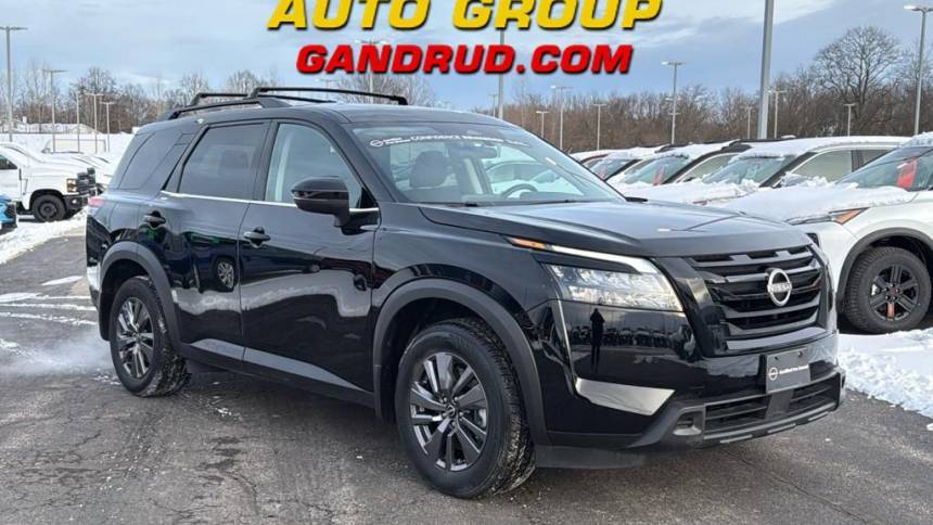 2023 Nissan Pathfinder SV — SUV — 16,877 mi — Green Bay, WI