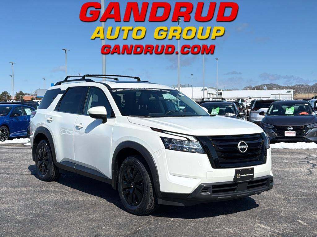 2022 Nissan Pathfinder SV — SUV — 29,890 mi — Green Bay, WI