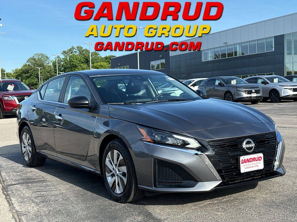 2025 Nissan Altima S — Sedan — 5,924 mi — Green Bay, WI