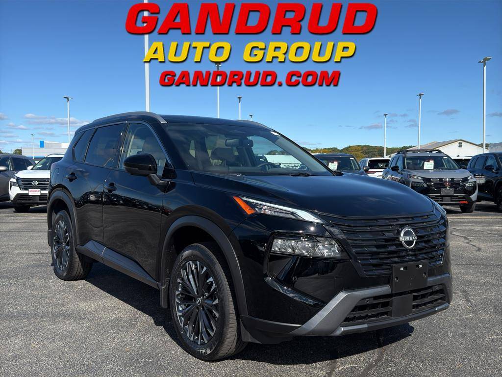 2025 Nissan Rogue SL — SUV — 3,270 mi — Green Bay, WI
