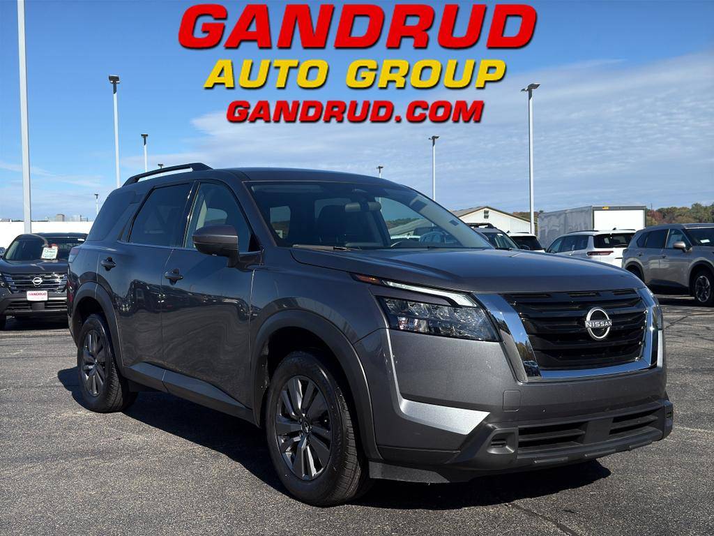 2025 Nissan Pathfinder SV — SUV — 23,421 mi — Green Bay, WI