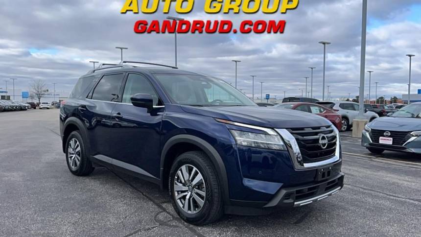 2023 Nissan Pathfinder SL — SUV — 14,788 mi — Green Bay, WI