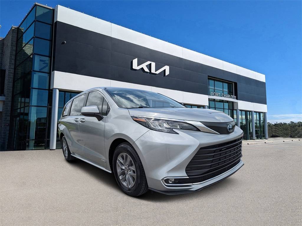 2021 Toyota Sienna XLE — Minivan — 43,014 mi — Port Charlotte, FL