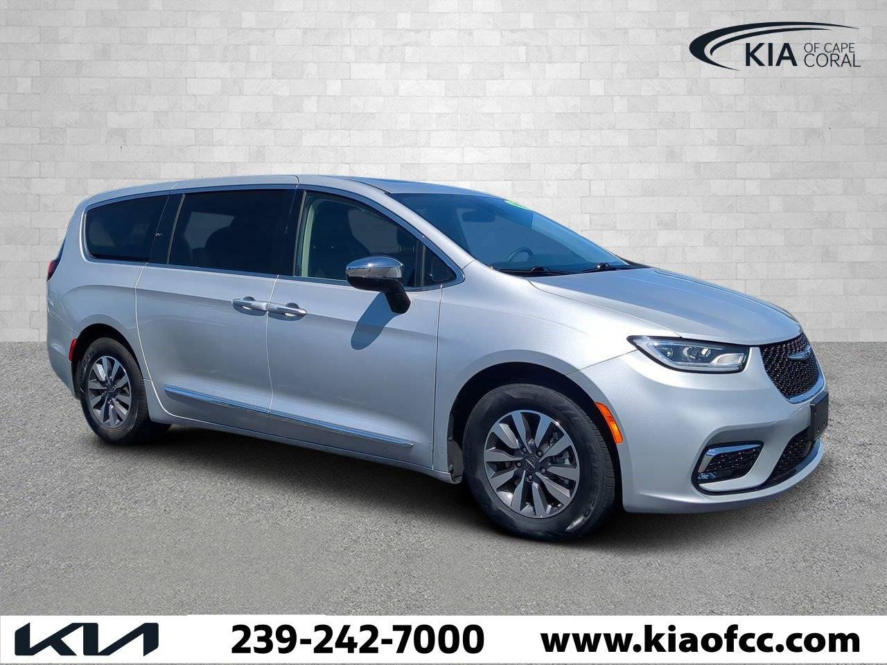 2023 Chrysler Pacifica Hybrid Limited — Minivan — 57,896 mi — Cape Coral, FL