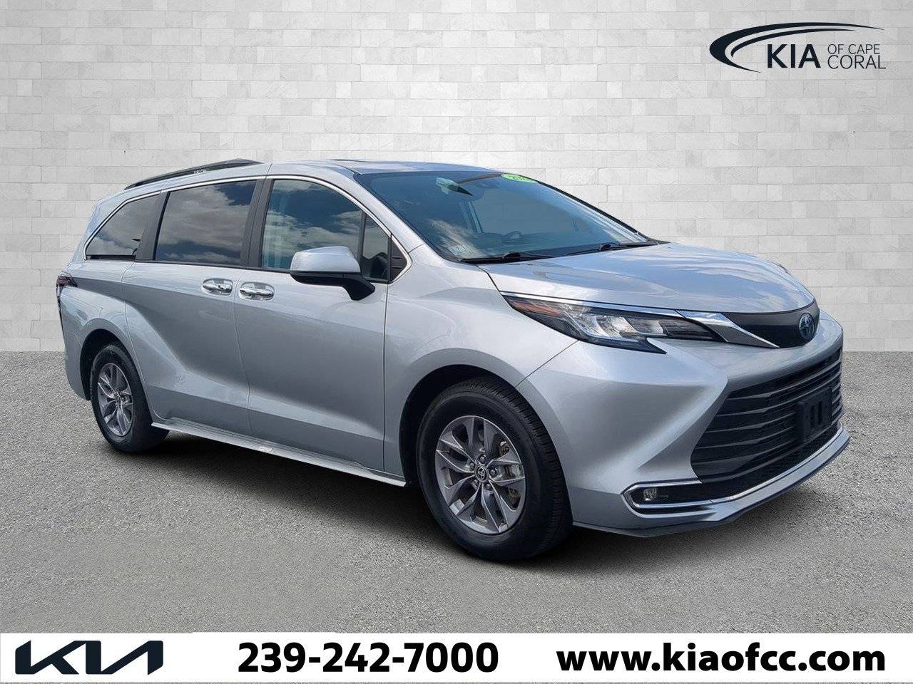 2023 Toyota Sienna XLE — Minivan — 52,032 mi — Cape Coral, FL