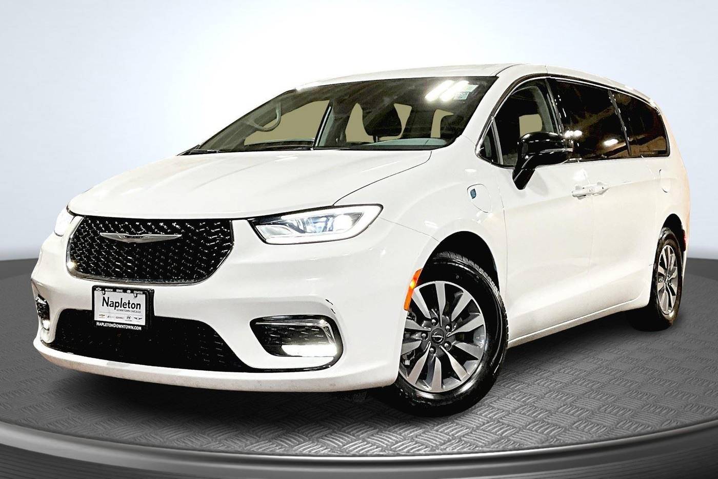 2024 Chrysler Pacifica Hybrid Select — Minivan — 53,401 mi — Chicago, IL