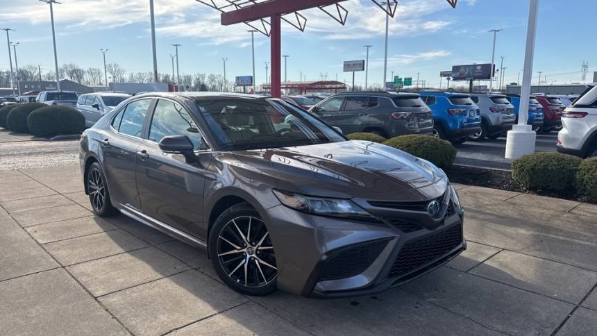 2022 Toyota Camry Hybrid SE — Sedan — 76,000 mi — Indianpolis, IN