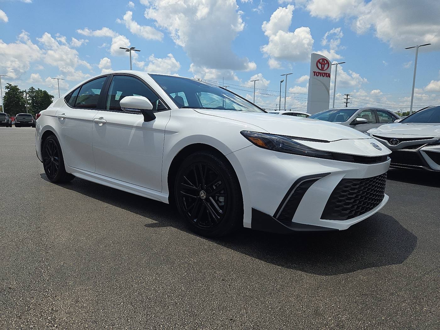 2025 Toyota Camry Hybrid SE — Sedan — 9 mi — Bowling Green, KY