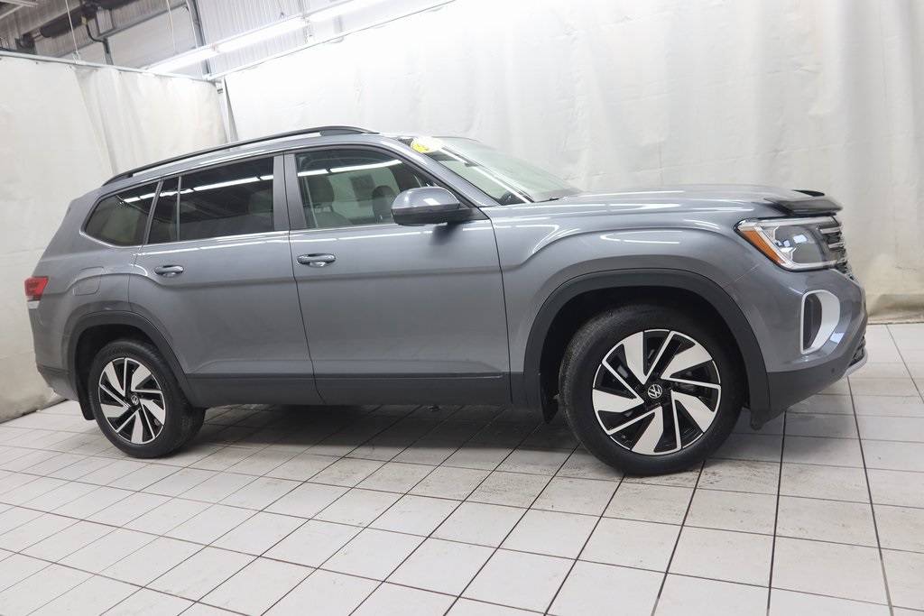 2024 Volkswagen Atlas SE with Technology — SUV — 22,120 mi — Fargo, ND