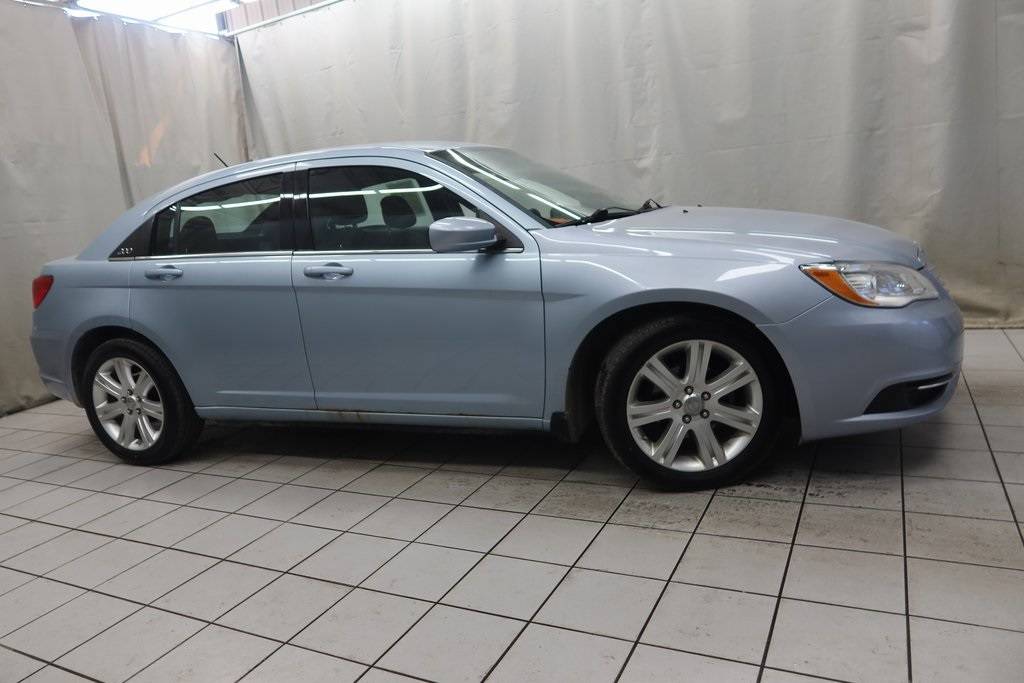 2013 Chrysler 200 Touring — Sedan — 174,248 mi — Fargo, ND