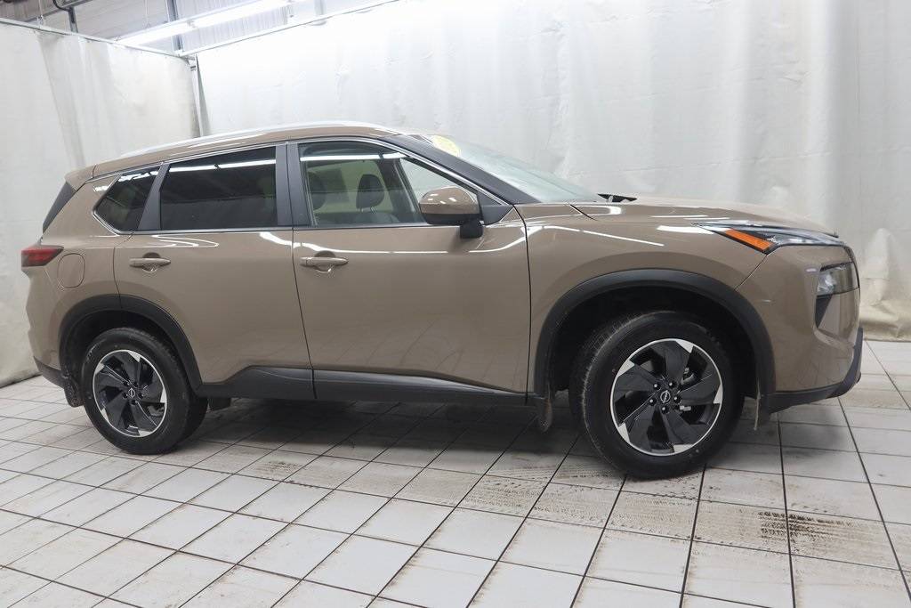 2024 Nissan Rogue SV — SUV — 2,204 mi — Fargo, ND