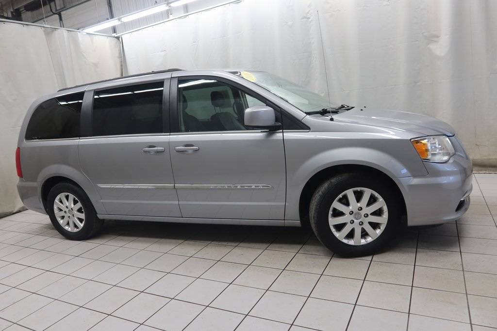 2016 Chrysler Town & Country Touring — Minivan — 93,375 mi — Fargo, ND