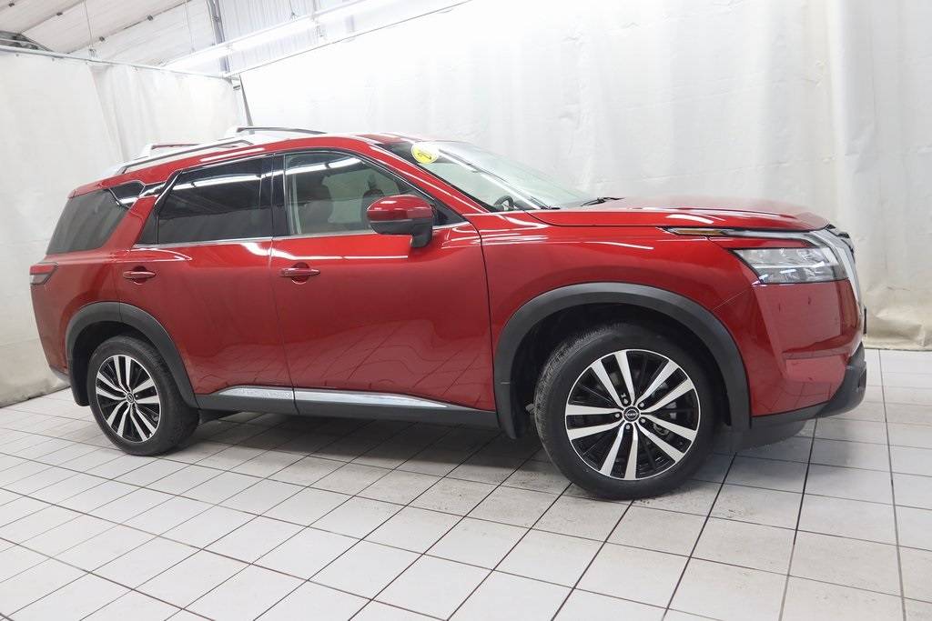 2024 Nissan Pathfinder Platinum — SUV — 6,400 mi — Fargo, ND