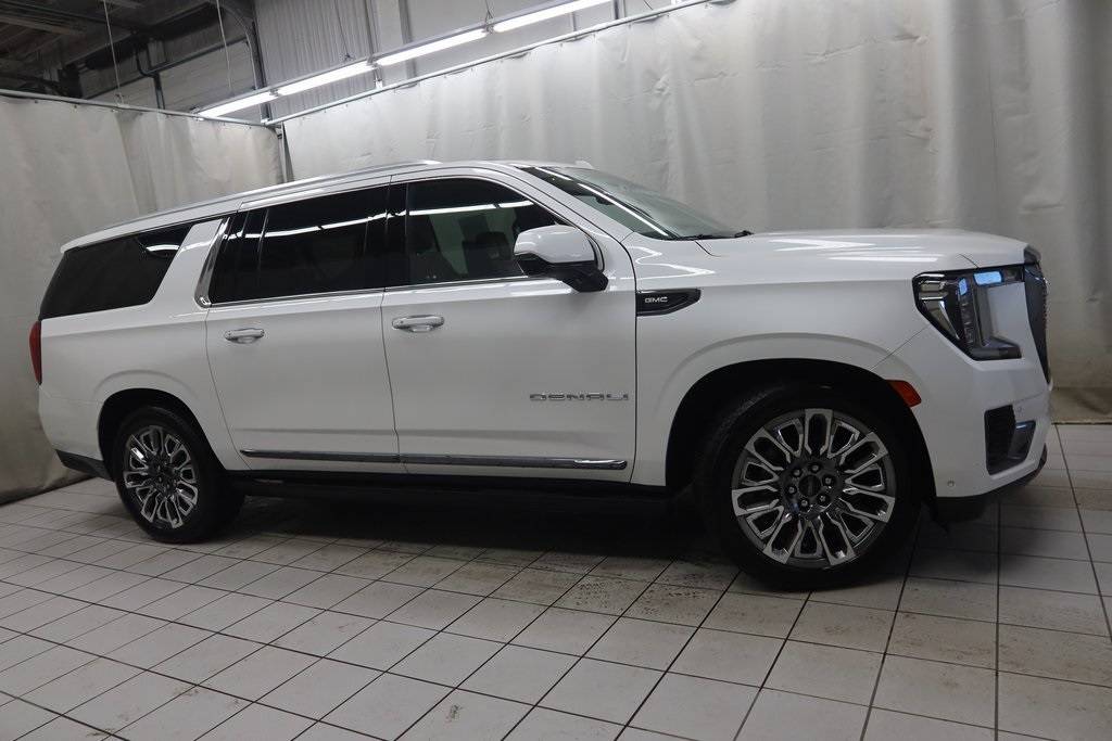2023 GMC Yukon Denali Ultimate — SUV — 23,307 mi — Fargo, ND