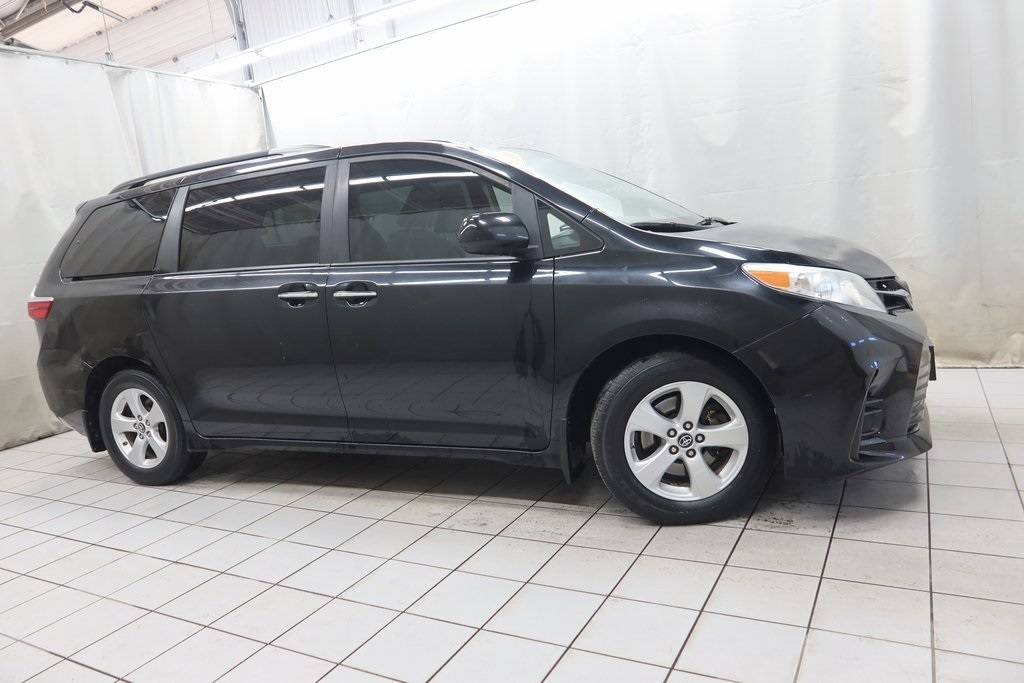 2019 Toyota Sienna LE — Minivan — 62,547 mi — Fargo, ND