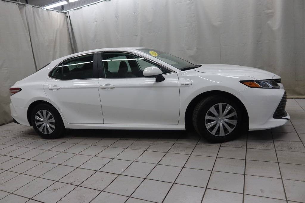 2020 Toyota Camry Hybrid LE — Sedan — 29,953 mi — Fargo, ND