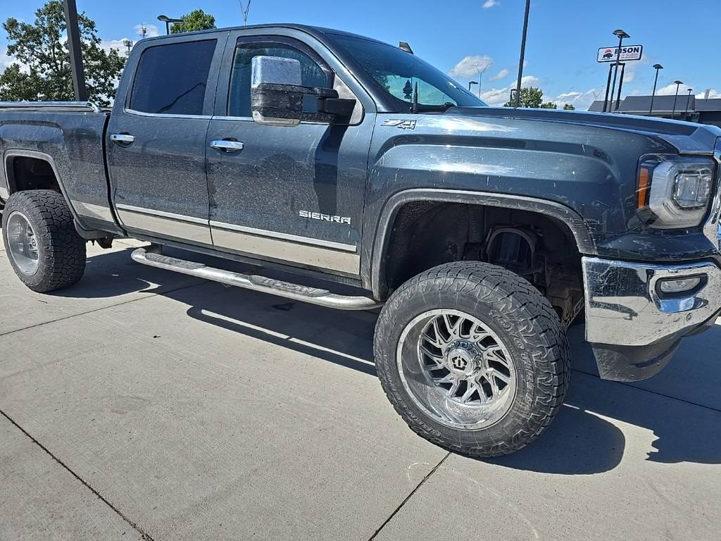 2017 GMC Sierra 1500 SLT — Pickup Truck — 194,605 mi — Fargo, ND