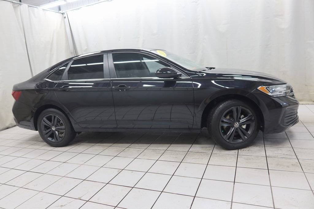 2024 Volkswagen Jetta SE — Sedan — 17,357 mi — Fargo, ND