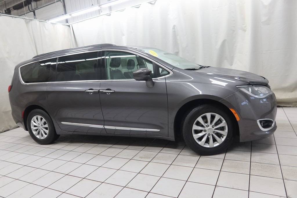 2017 Chrysler Pacifica Touring L — Minivan — 111,754 mi — Fargo, ND