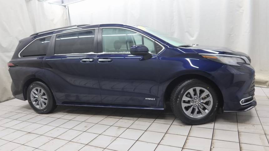2021 Toyota Sienna XLE — Minivan — 57,123 mi — Fargo, ND