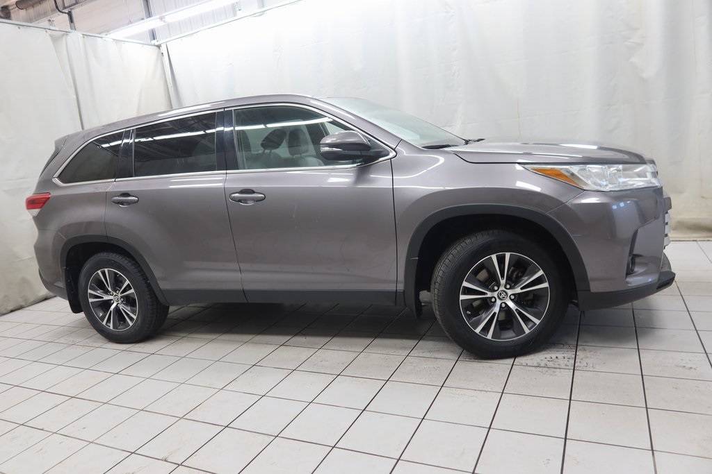 2019 Toyota Highlander LE V6 — SUV — 99,671 mi — Fargo, ND