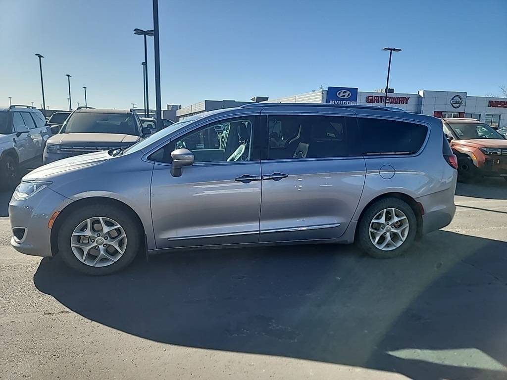 2018 Chrysler Pacifica Touring L — Minivan — 88,884 mi — Fargo, ND