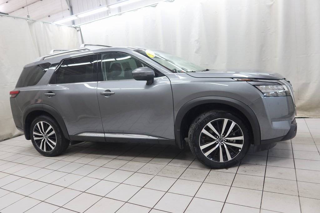 2024 Nissan Pathfinder Platinum — SUV — 10,708 mi — Fargo, ND