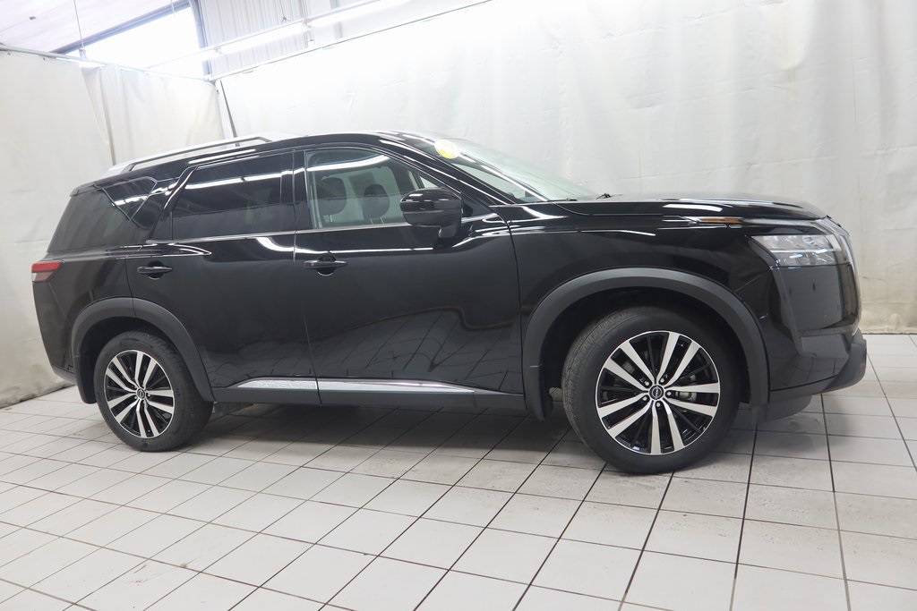2024 Nissan Pathfinder Platinum — SUV — 5,588 mi — Fargo, ND