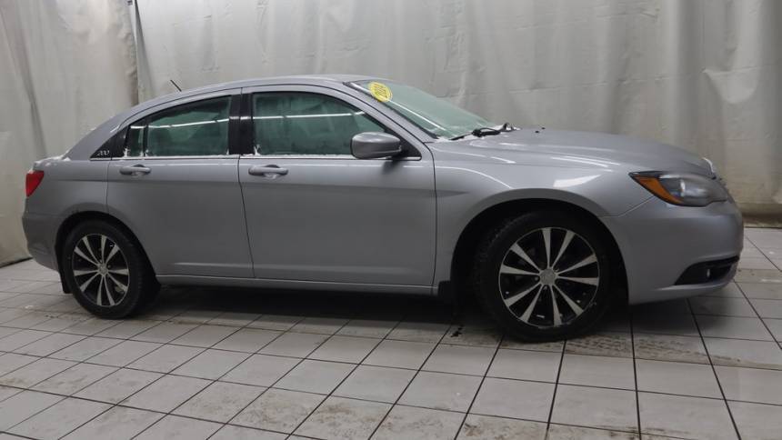 2014 Chrysler 200 Touring — Sedan — 151,899 mi — Fargo, ND