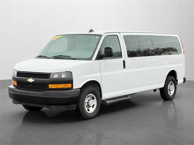 2022 Chevrolet Express Passenger LS — Passenger Van — 45,685 mi — Roanoke, IL
