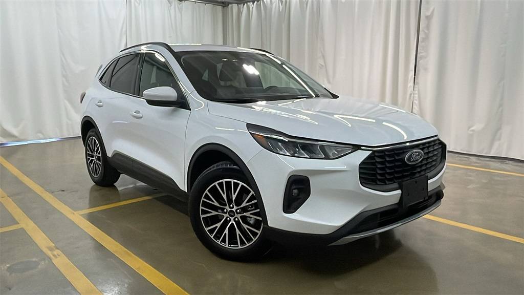 2023 Ford Escape Plug-In Hybrid — SUV — 15,100 mi — Highland Park, IL