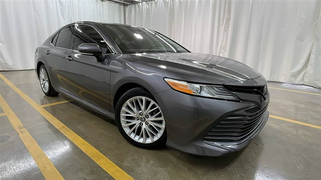 2019 Toyota Camry XLE — Sedan — 52,095 mi — Highland Park, IL