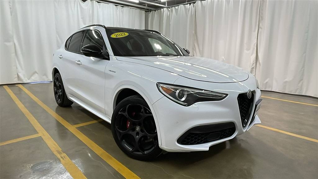 2022 Alfa Romeo Stelvio Veloce — SUV — 21,581 mi — Highland Park, IL