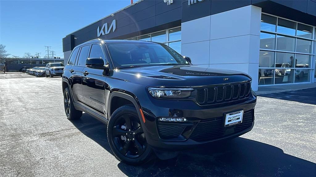 2023 Jeep Grand Cherokee Limited — SUV — 28,442 mi — Highland Park, IL