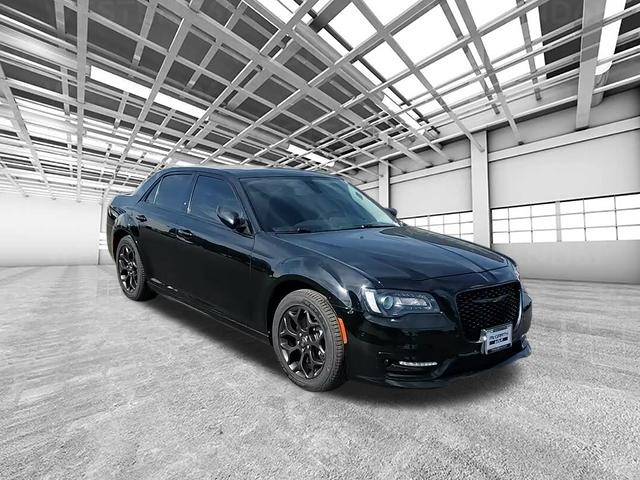 2022 Chrysler 300 Touring L — Sedan — 30,188 mi — Highland Park, IL
