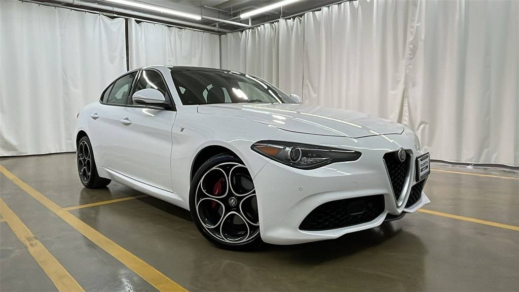 2022 Alfa Romeo Giulia Ti — Sedan — 37,824 mi — Highland Park, IL