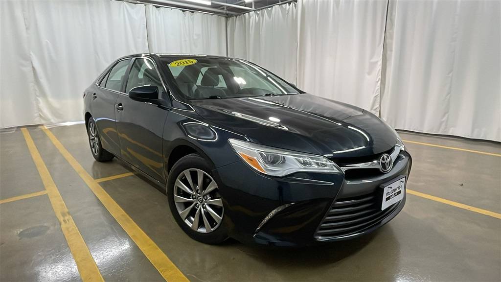 2015 Toyota Camry XLE V6 — Sedan — 38,945 mi — Highland Park, IL