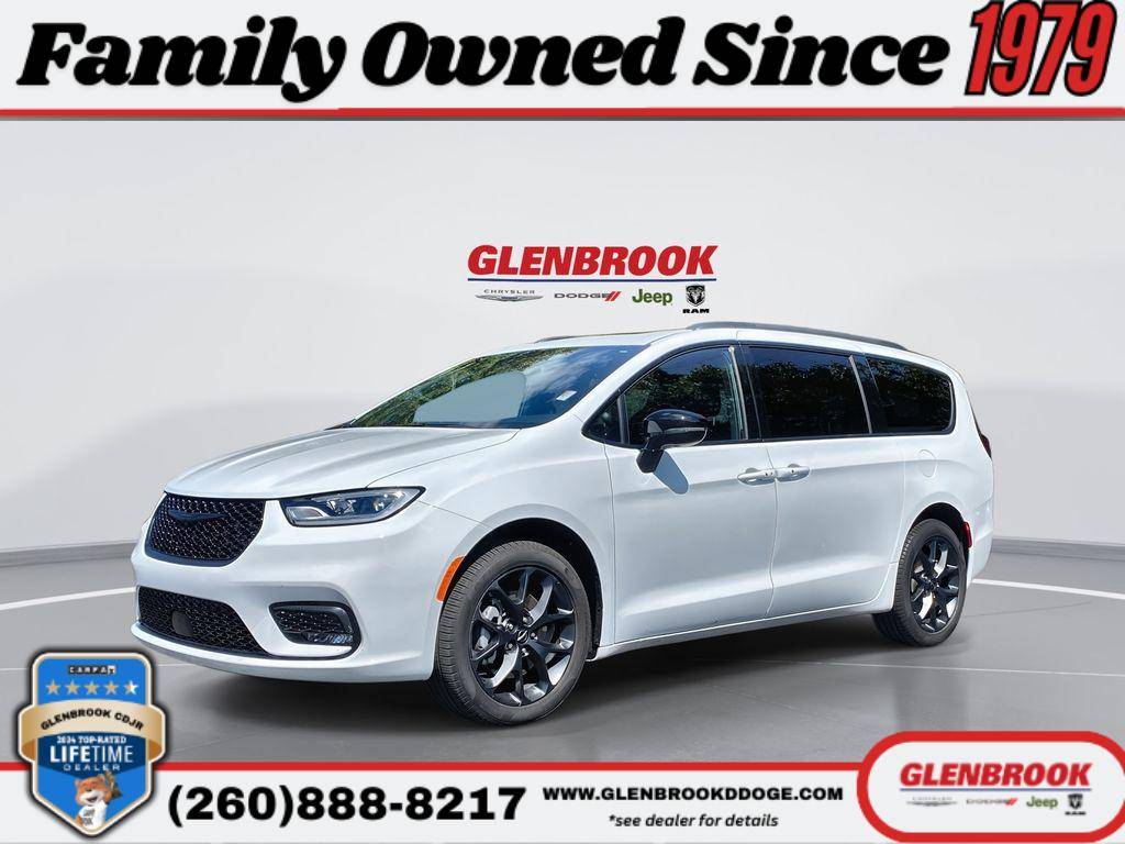 2024 Chrysler Pacifica Limited — Minivan — 15,821 mi — Fort Wayne, IN
