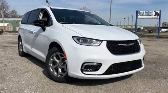 2021 Chrysler Pacifica Touring L — Minivan — 77,315 mi — New Castle, IN