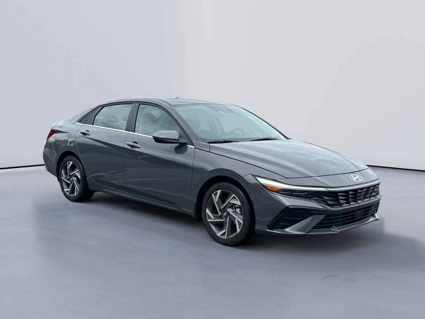 2024 Hyundai Elantra SEL — Sedan — 3,001 mi — Knoxville, TN