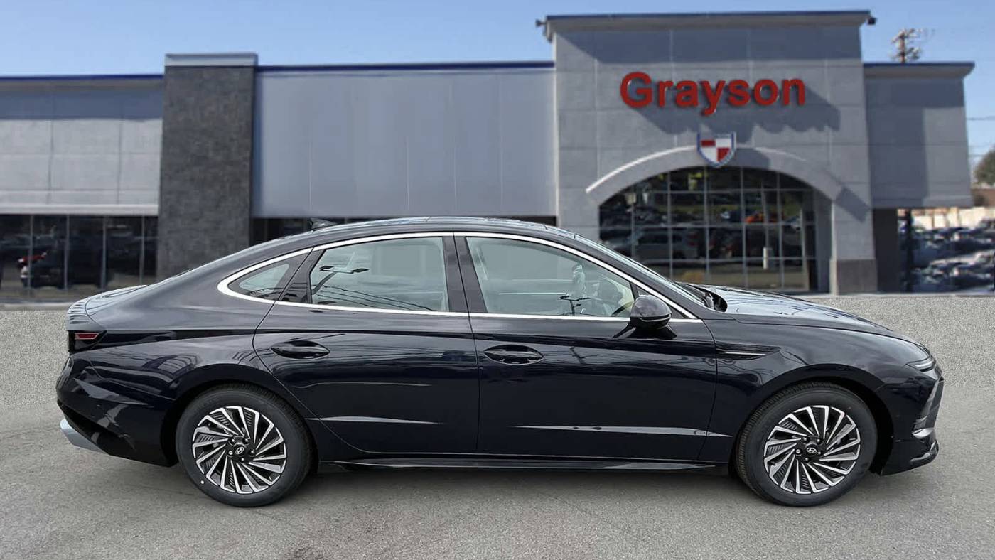 2024 Hyundai Sonata Hybrid Limited — Sedan — 23,411 mi — Knoxville, TN
