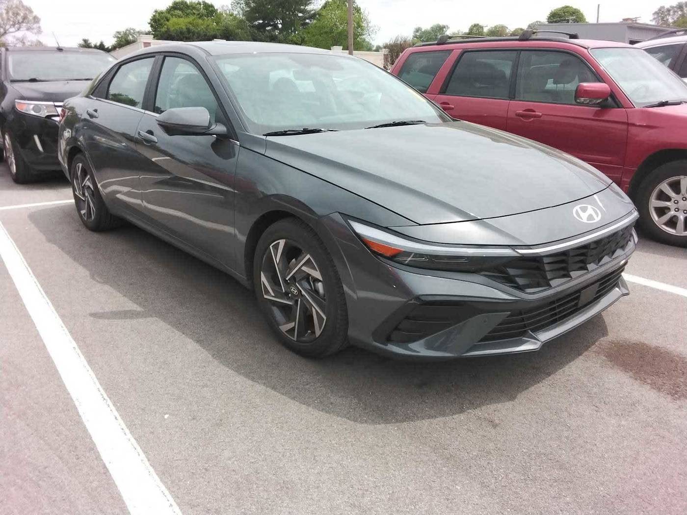 2024 Hyundai Elantra Limited — Sedan — 1,254 mi — Knoxville, TN