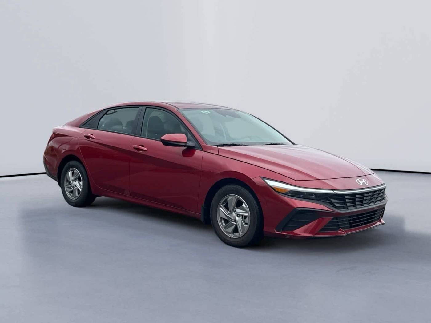 2025 Hyundai Elantra SE — Sedan — 4,082 mi — Knoxville, TN