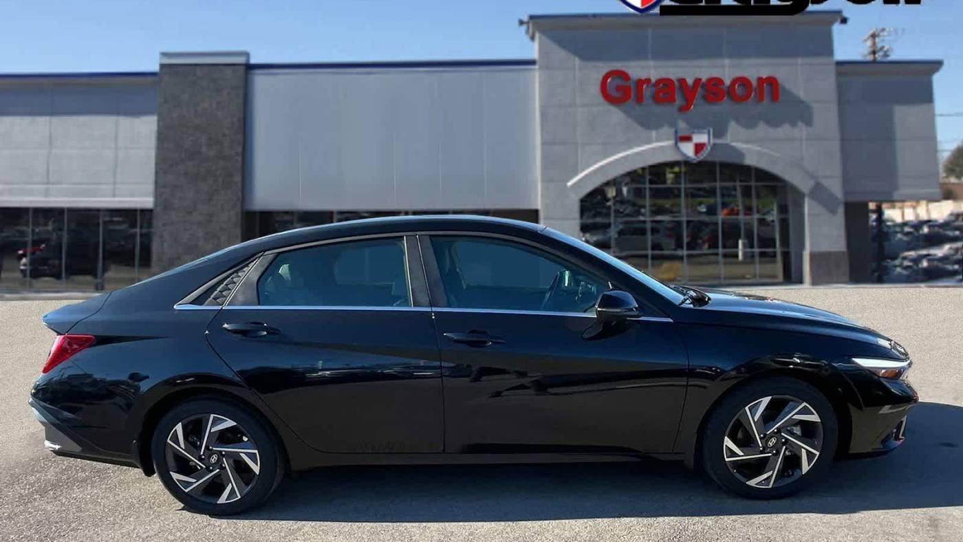 2024 Hyundai Elantra Hybrid Limited — Sedan — 7,271 mi — Knoxville, TN