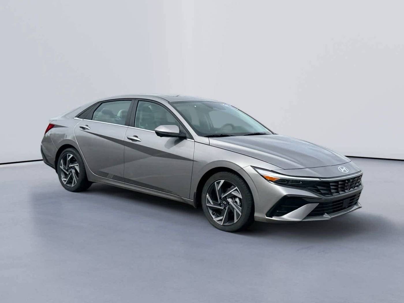 2024 Hyundai Elantra Limited — Sedan — 5,037 mi — Knoxville, TN
