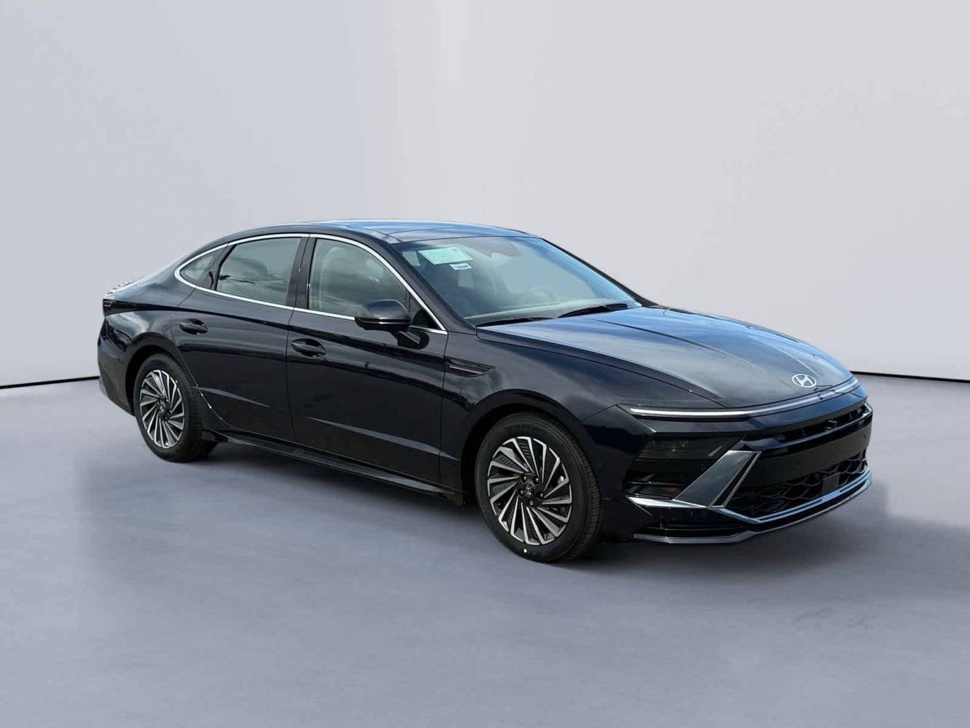 2025 Hyundai Sonata Hybrid Limited — Sedan — 21,975 mi — Knoxville, TN