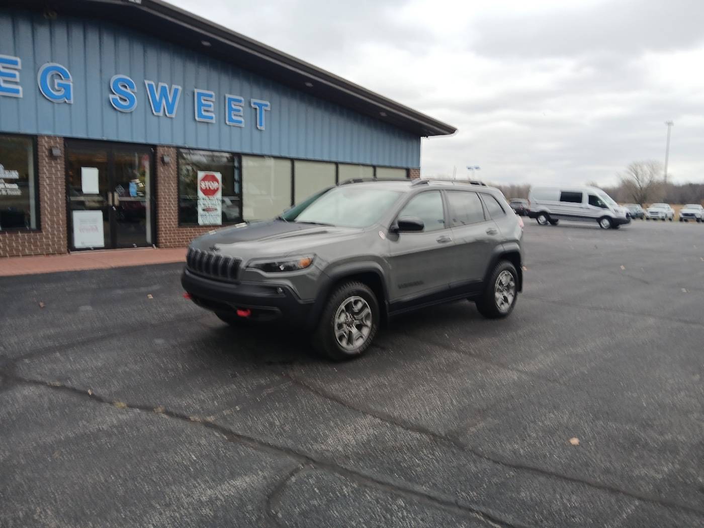 2023 Jeep Cherokee Trailhawk — SUV — 4,104 mi — North Kingsville, OH