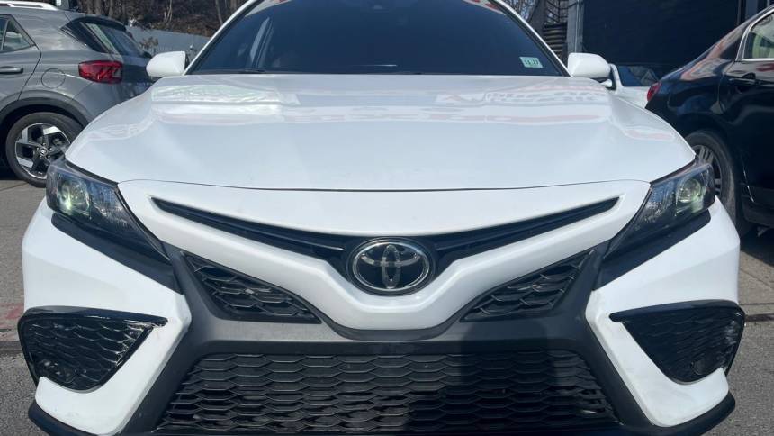 2022 Toyota Camry SE — Sedan — 57,438 mi — Woodside, NY